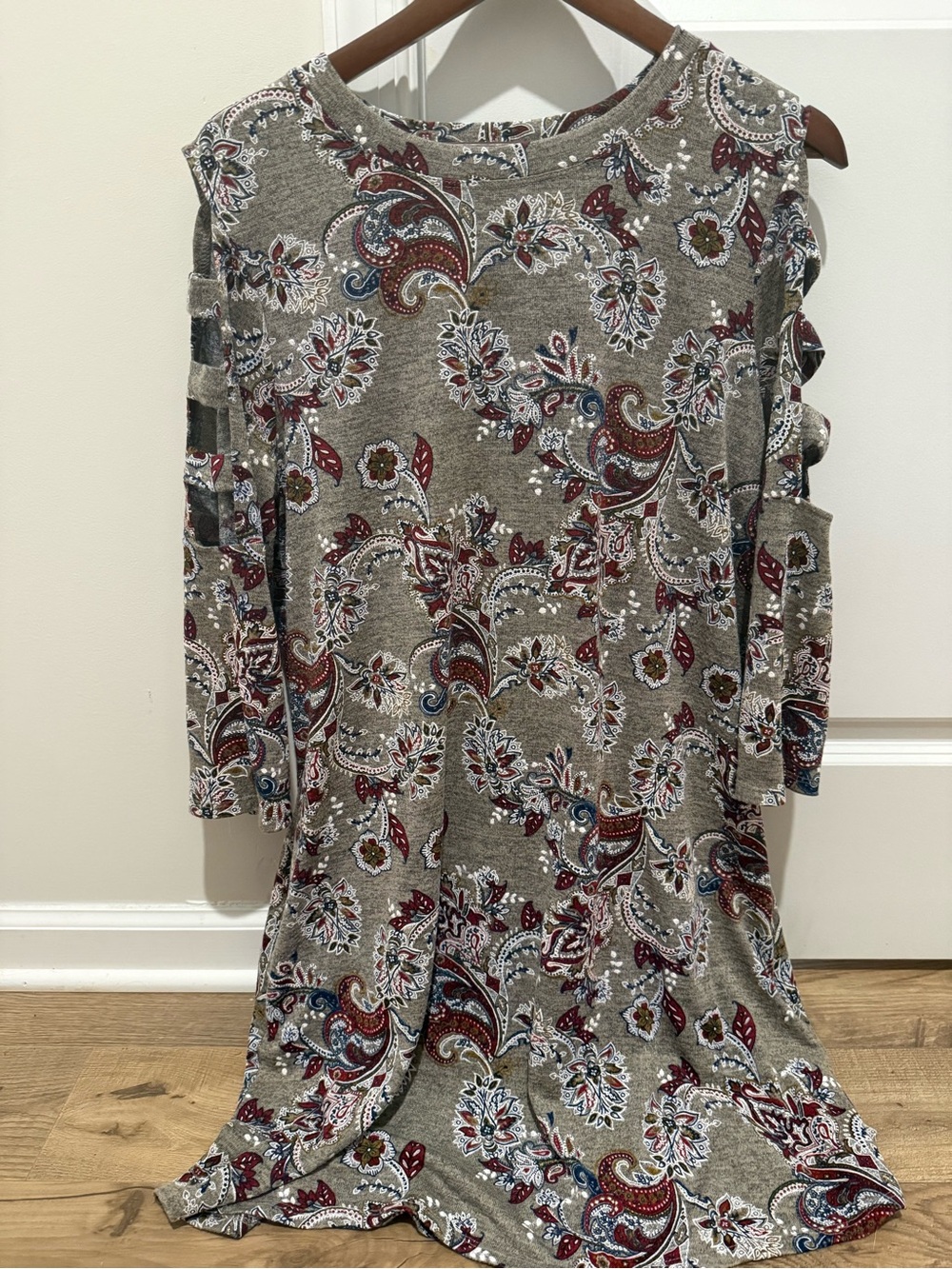 Apt. 9 Taupe Paisley Knit Top with Burgundy & Blue Accents